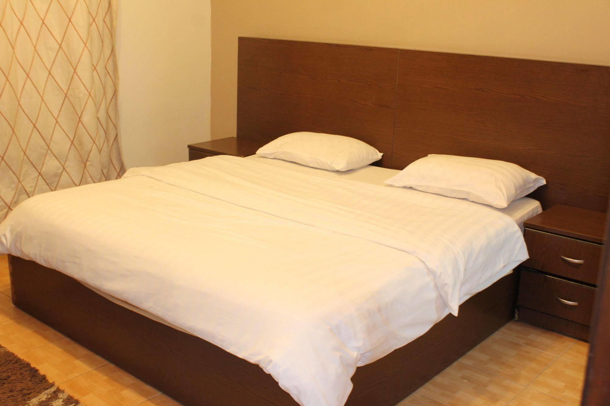 Alballouti Hotel Suites Amman Esterno foto