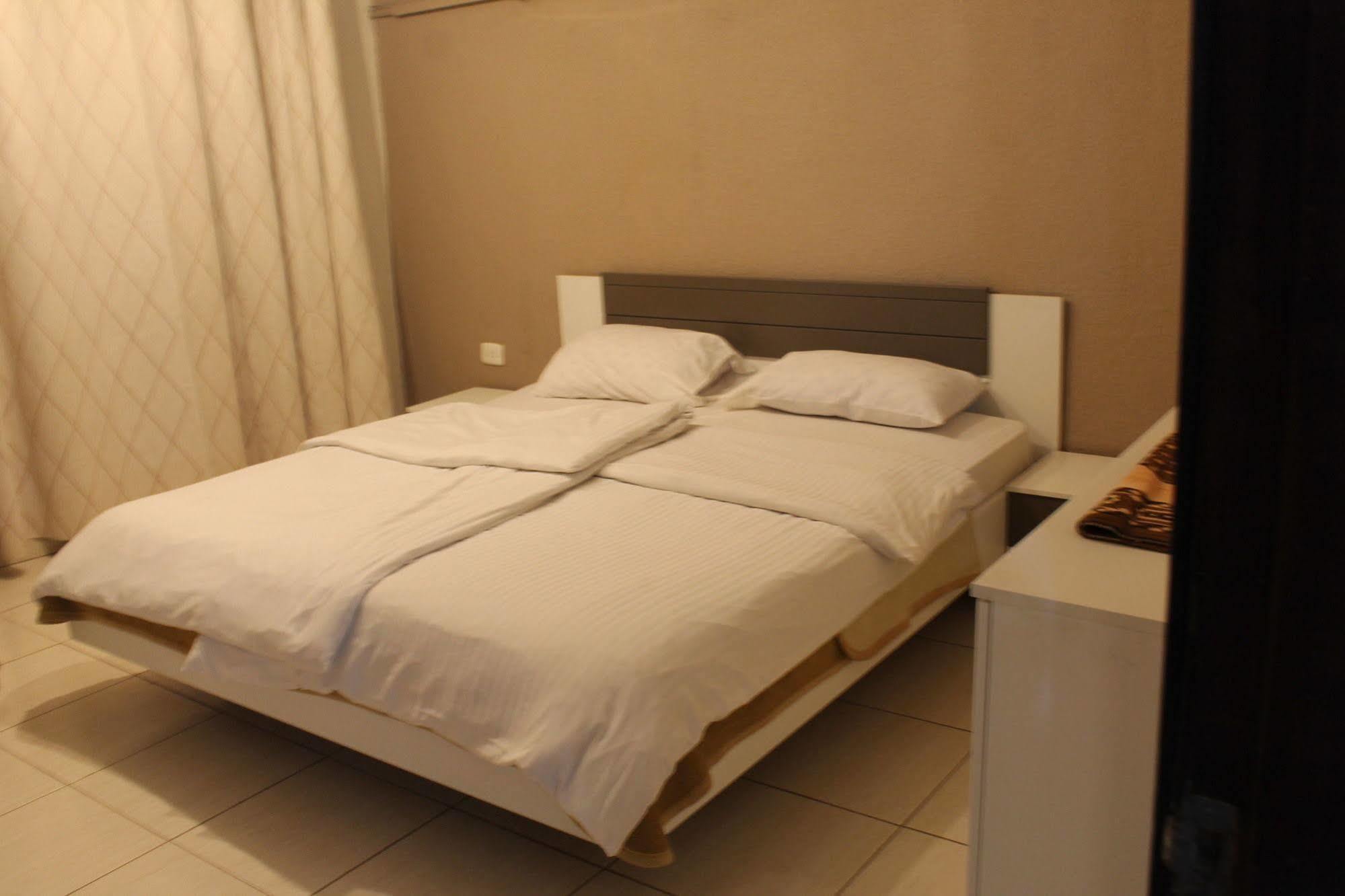 Alballouti Hotel Suites Amman Esterno foto